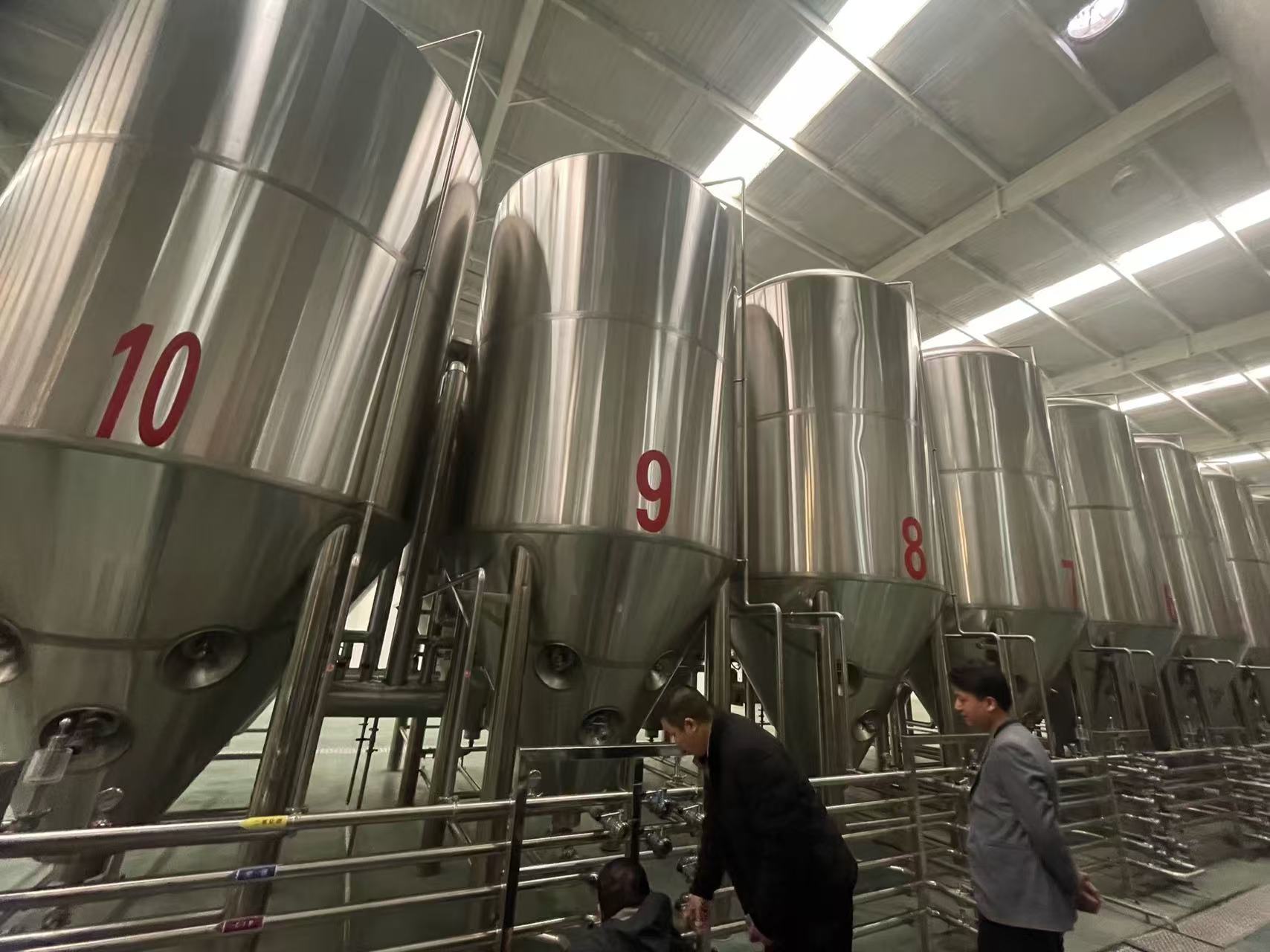 重庆精酿啤酒设备厂—平面布置、设备设计、制造、调试、培训等一条龙服务